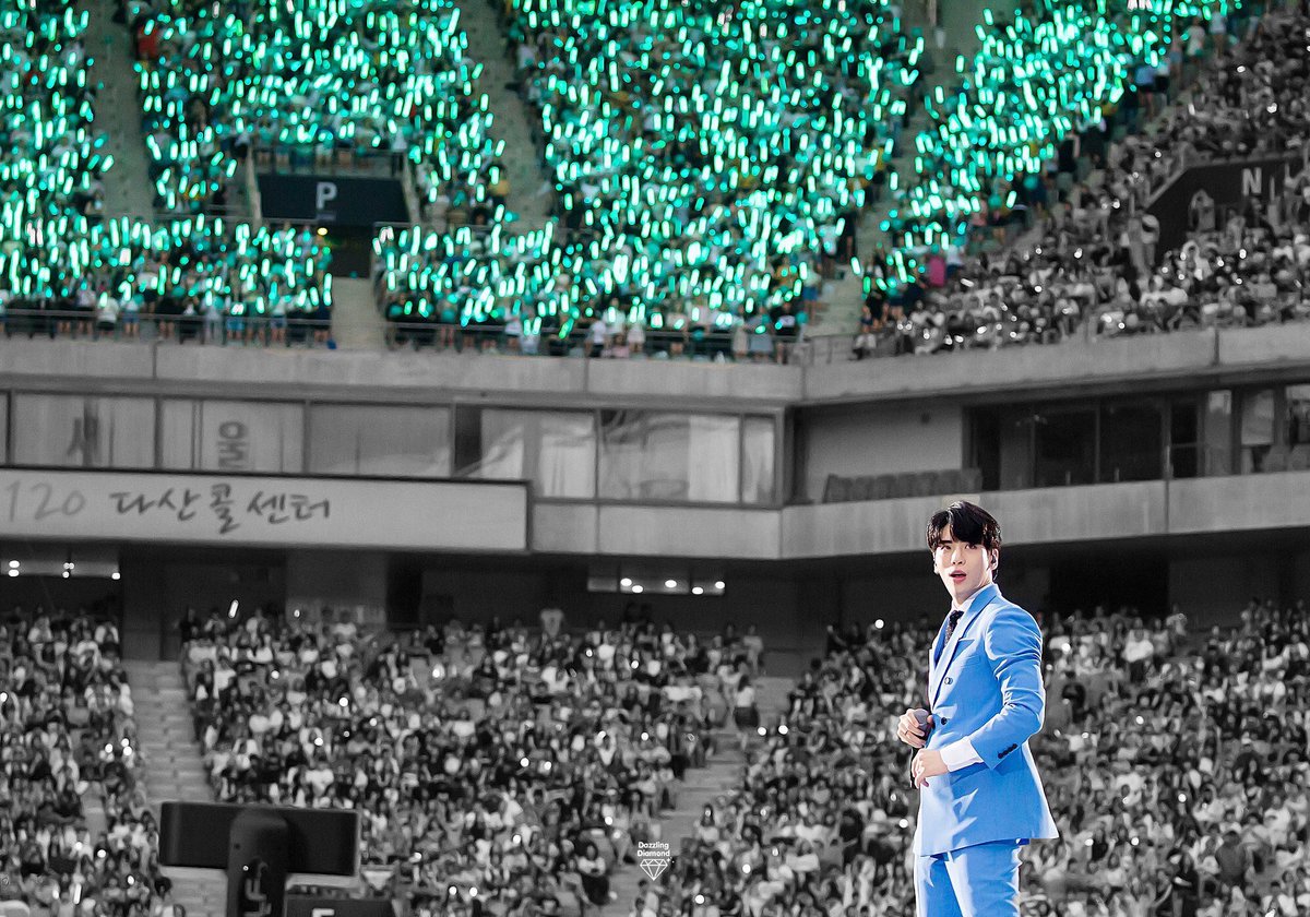 TAEs_Sis's tweet photo. Its not "just a color"!!
Thats what our boys look for to spot us in group concerts..
Which means , thats our IDENTITY..

#민트색은_샤이니 https://t.co/zcSGpkeXEQ