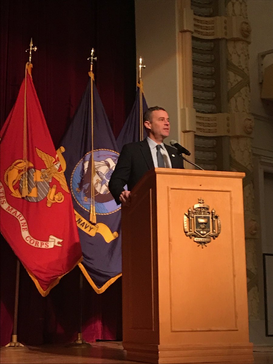MohMuseum's tweet photo. It was an honor to speak at the @USNALeadConf today and meet with students from across the country. Thank you to the @NavalAcademy for giving us the chance to talk about the importance of mentorship and character development! #MoHMuseum #MedalOfHonor https://t.co/HXqMxpxBMo