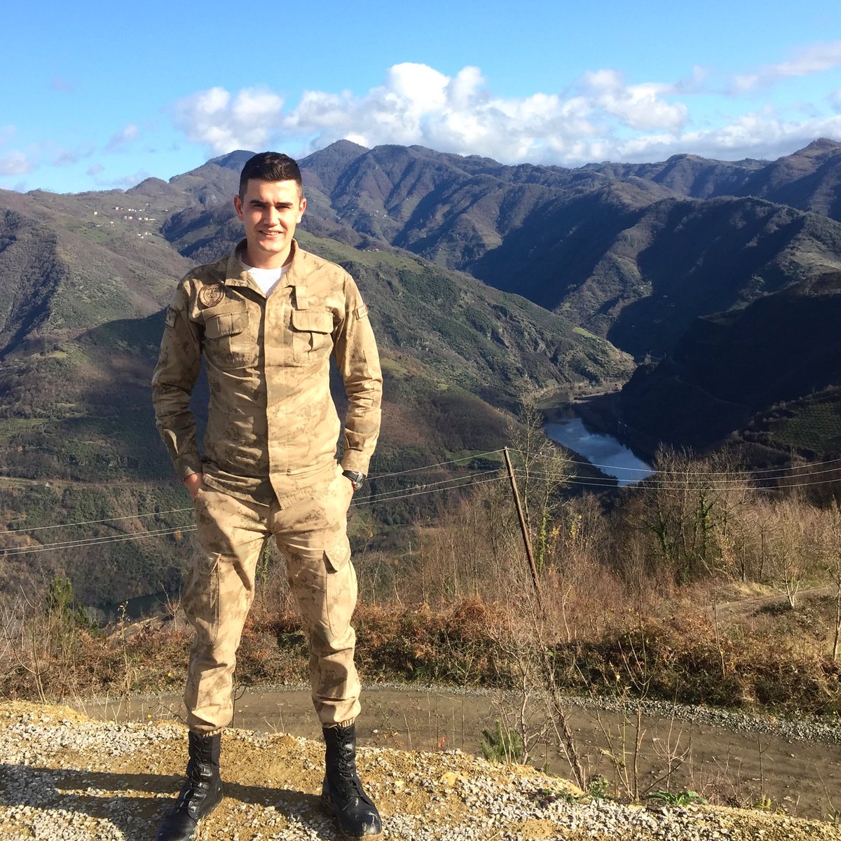 MlhGms's tweet photo. Adam var adam gibi harbiden racon keser.. https://t.co/P19pSXWW1r