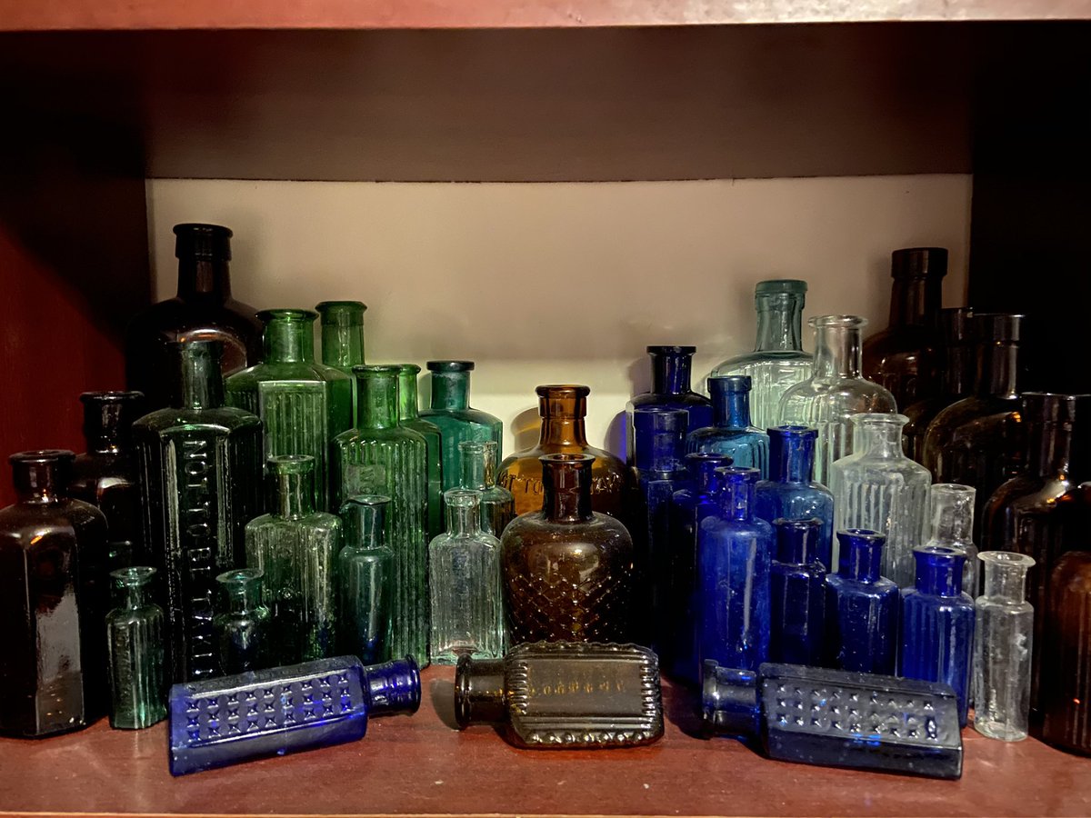 LittleJohn_RC's tweet photo. Bottles and Roman Oil Lamp all accounted for ๐ #Bottles #VictorianBottles #PoisonBottles #RomanOilLamp #EmbossedBottles #ClayPipe https://t.co/YVAwFvpxN6