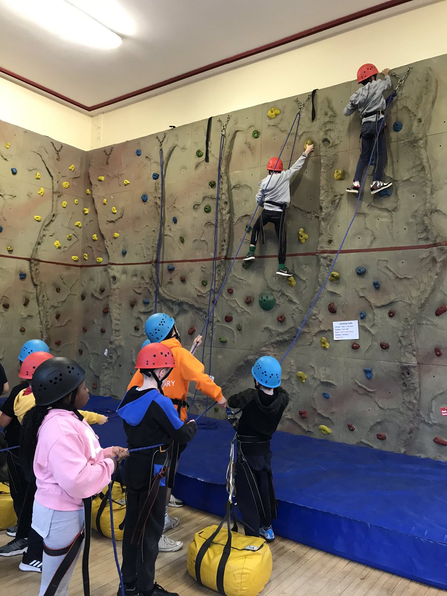 STMschCoventry's tweet photo. Talbot have shown love and compassion by supporting their friends on the climbing wall. #CatholicLife #STMTeamwork https://t.co/ym4VYVYsPq