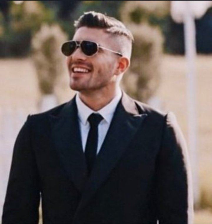 yapma bunu bu kadar mükemmel olma sana bakınca nefes almayı unutuyorum zalımın oğlu 
İlkKıvılcım AzKar