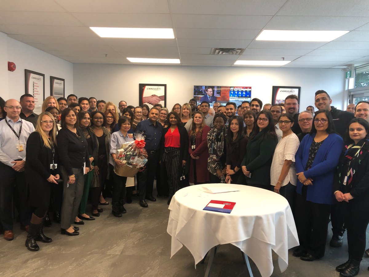 CargoJetAirways's tweet photo. Today we’re recognizing our head office team.  Thank you for all of your contributions and on-going commitment each and every day! #YYZ #cargoculture #jetvibes @ajayvirmani1 https://t.co/rPLQ4VTBzc