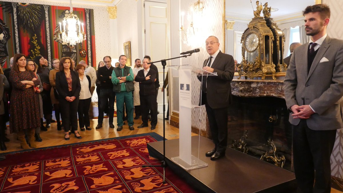 france_espagne's tweet photo. L'ambassadeur Jean-Michel Casa adresse ses meilleurs voeux à l'équipe France pour l'année 2020. 
#bonneannee2020 #Voeux2020 https://t.co/2DOXP09nML
