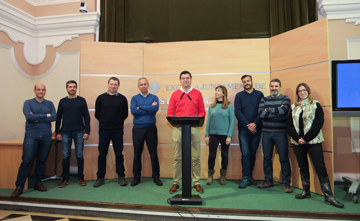Hoy hemos presentado la nueva sede electrónica de <a href="/AjuntCastello/">Ajuntament de Castelló</a> que inició el compañero <a href="/IgnasiGarcia1/">Ignasi Garcia</a> . En la foto el equipo de innovación digital, que la ha hecho posible técnicamente ,junto con la inestimable colaboración de todas las secciones .
👁 👉🏻seuelectronica.castello.es