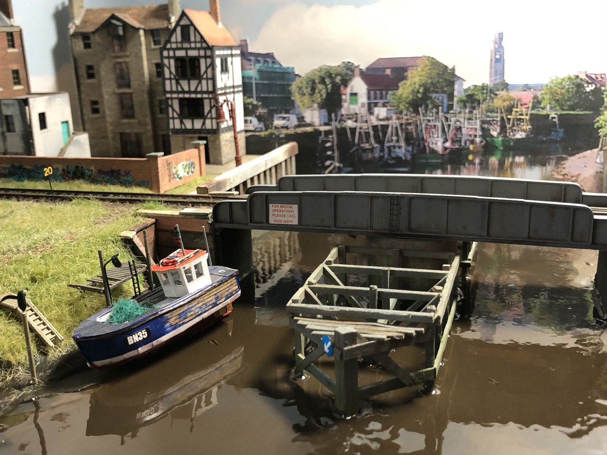 N_Amberfield's tweet photo. I’m pleased to report that 24hrs drying has achieved the results I was after with no milkyness #RealisticWater #EasternDock #NGauge https://t.co/baQMqrsMMg