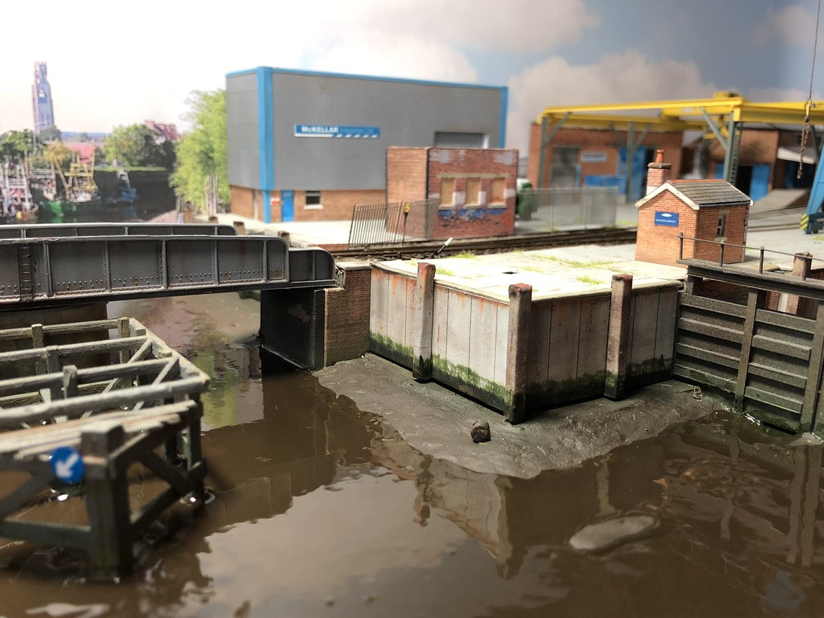 N_Amberfield's tweet photo. I’m pleased to report that 24hrs drying has achieved the results I was after with no milkyness #RealisticWater #EasternDock #NGauge https://t.co/baQMqrsMMg