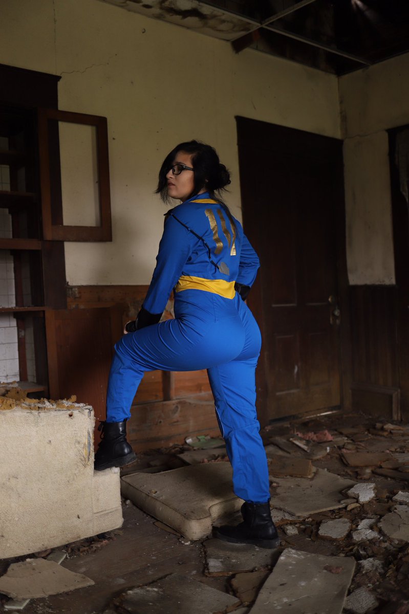 vampcakecos's tweet photo. “I’m calling it right now. This world can officially bite my ass”
@kermit_k.photo 
#fallout #fallout4 #fallout3 #falloutcosplay #falloutnewvegas #fallout76 #vaultdweller #booty #vaultdwellercosplay @bethesda @fallout https://t.co/qypvK4k0qr