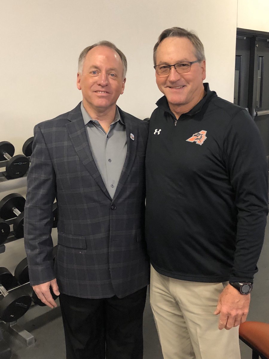 CoachBuc_Tim's tweet photo. Thanks to ULM Warhawks HFB Coach, Matt Viator, for stopping by to watch the Bearcats. #straightlinerecruiting #dottheA #growinggreatness @CoachViator https://t.co/rIU20fXh9y