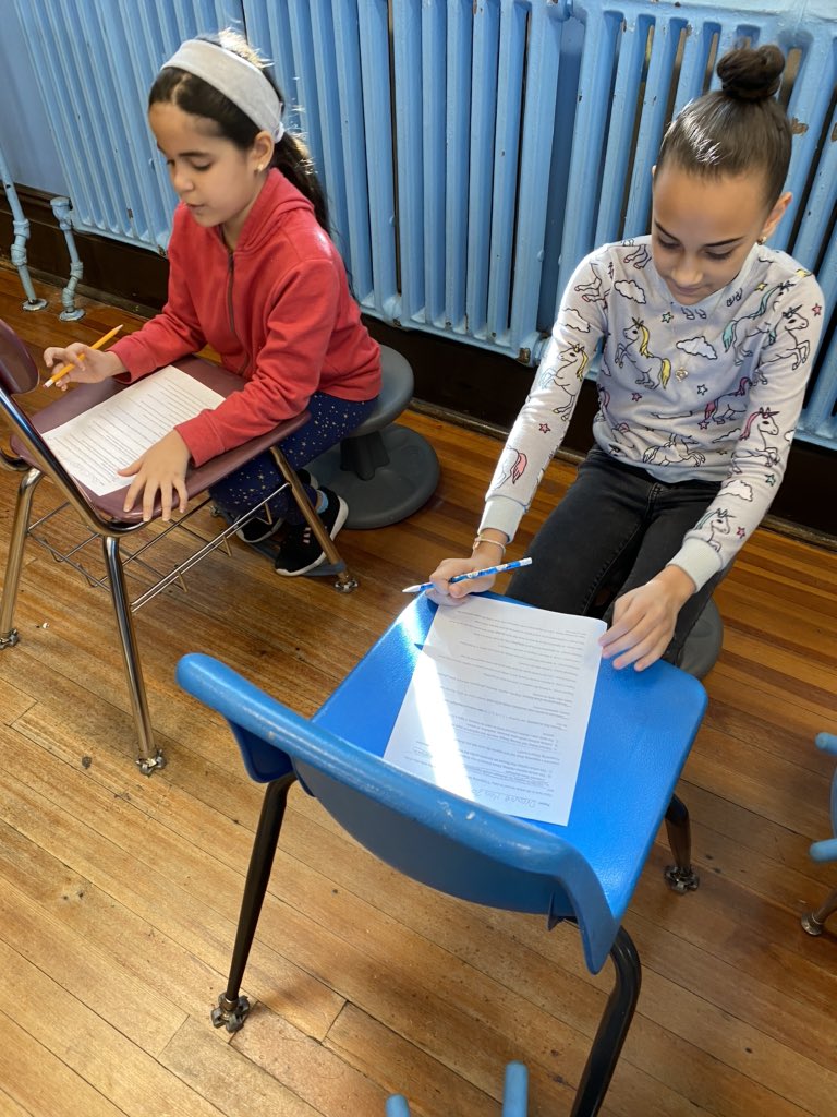 maura_darcy's tweet photo. Students in homeroom 201 are working together to study for their Nonfiction Unit Test tomorrow! This study guide will be useful to review tonight! 📋 #textstructure #textfeatures #mainidea #supportingdetails #annotating @WeehawkenTSD @SuzanneMera https://t.co/nngAhbz0JZ