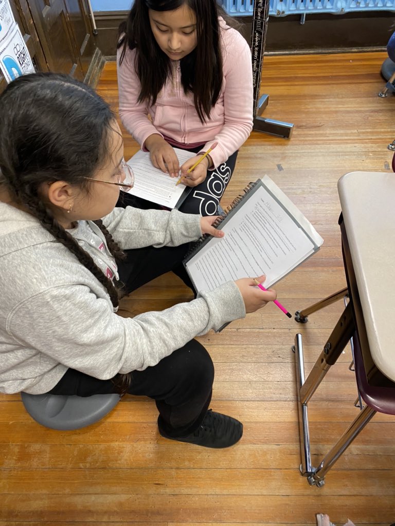 maura_darcy's tweet photo. Students in homeroom 201 are working together to study for their Nonfiction Unit Test tomorrow! This study guide will be useful to review tonight! 📋 #textstructure #textfeatures #mainidea #supportingdetails #annotating @WeehawkenTSD @SuzanneMera https://t.co/nngAhbz0JZ