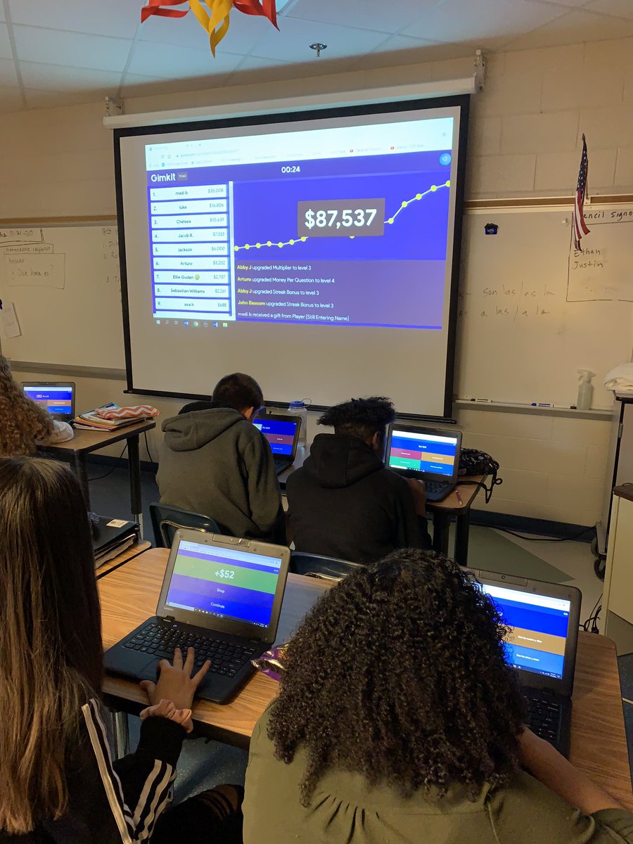 TechnologyJAM's tweet photo. Ms Schisa challenges Ss to tell time in Spanish with @gimkit.  Sometimes she plays too and Ss try to beat The Boss!  @TMStiger1 https://t.co/Qh01QYeIwh