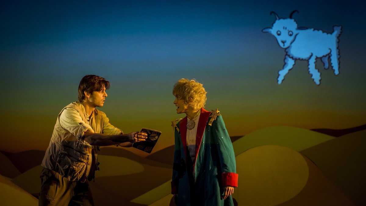 PetitPrincepBCN's tweet image. Aquest cap de setmana (25 i 26 de gener) fem un canvi al càsting de El Petit Príncep i el paper d'aviador estarà representat per @jordicol_l.
Queden només 2 caps de setmana  i ens acomiadem de la temporada al @BARTSbcn!
El viatge continua 💫!
#ElViatgeContinua #ElPetitPrincep