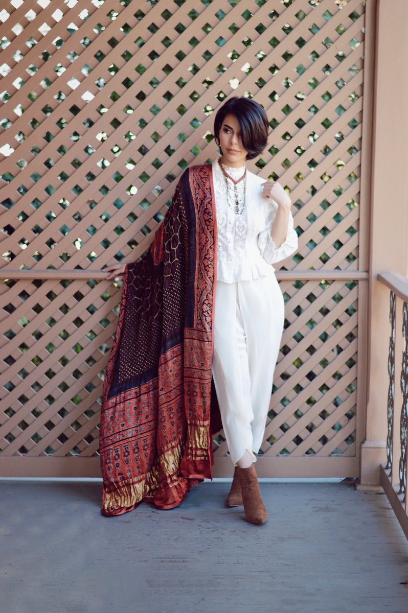 bestdressedafg's tweet photo. #bestdressedafghan #sindhiajrak #ajrak #bandhani #pakistanitextiles #dcfashion #afghanstylist #afghanmodel https://t.co/R2MJOCxB2P