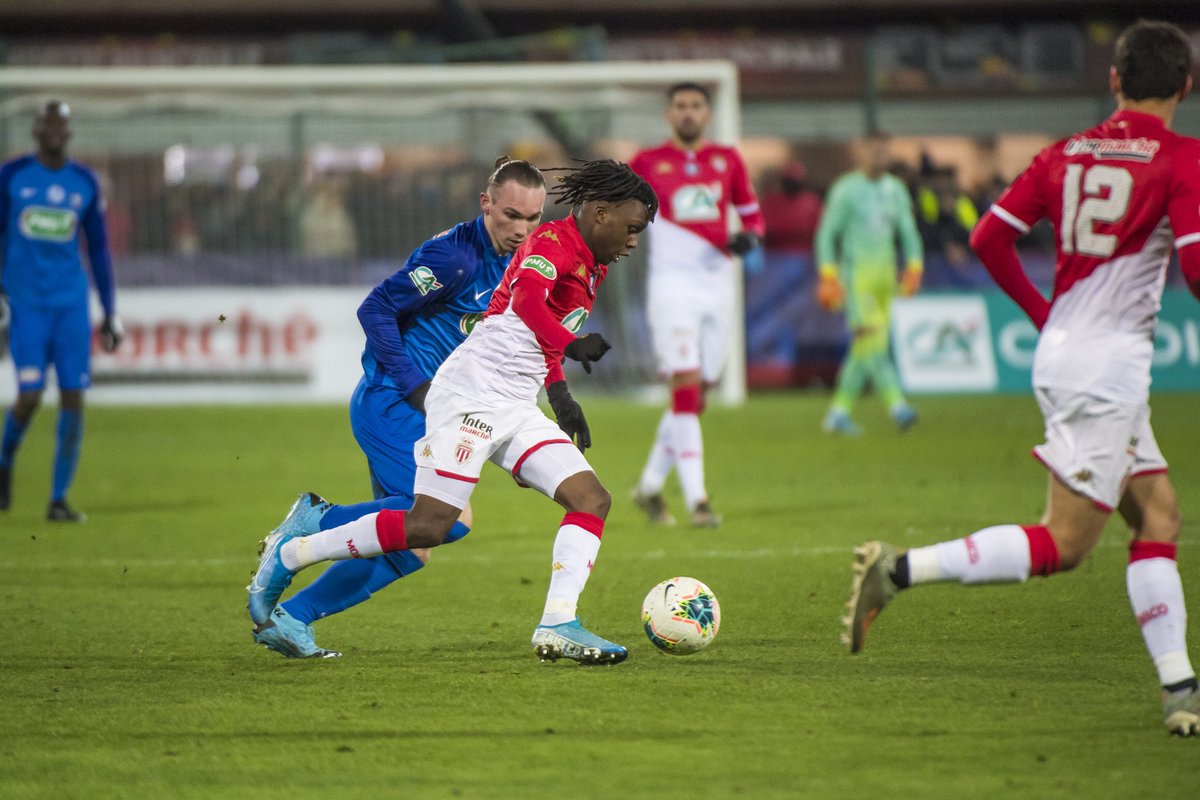 arthur2r3's tweet photo. #DAGUE ๐ช๐พ
Merci aux supporters ๐ดโช๏ธ
#01% #AZ18 https://t.co/MytyXZpDUR