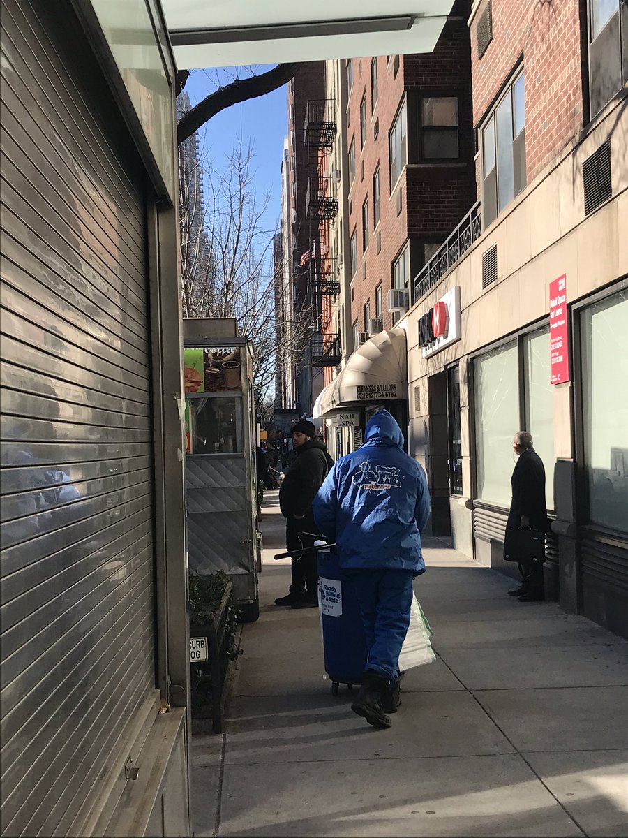 NYCTrashTalk's tweet photo. My resolution for 2020 — thank every single person you see picking up trash and cleaning streets and sidewalks. Every single time, and especially when it’s freezing outside! #LITTERacyProject @TheDoeFund @NYCSanitation https://t.co/RZrRrsOhRh