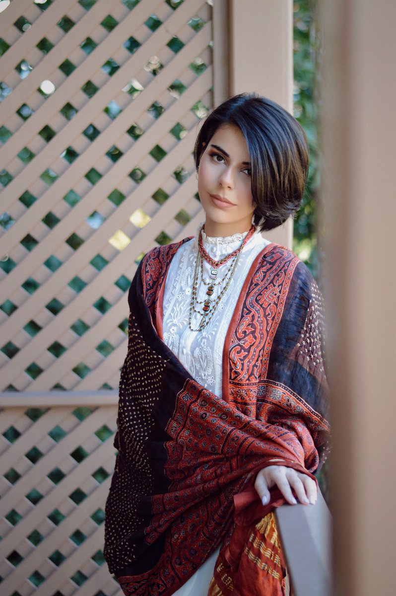 bestdressedafg's tweet photo. Rocking my one-of-a-kind Ajrak and Bandhani print shawl. Special Thanks to #aamiriat for helping me find this beauty! #SindhiAjrak #Bandhani #TextilesOfPakistan #BestDressedAfghan #Safia #AfghanStylist #AfghanDesigner #AfghanModel #Ajrak #Pakistan https://t.co/YkFsLNnW8v