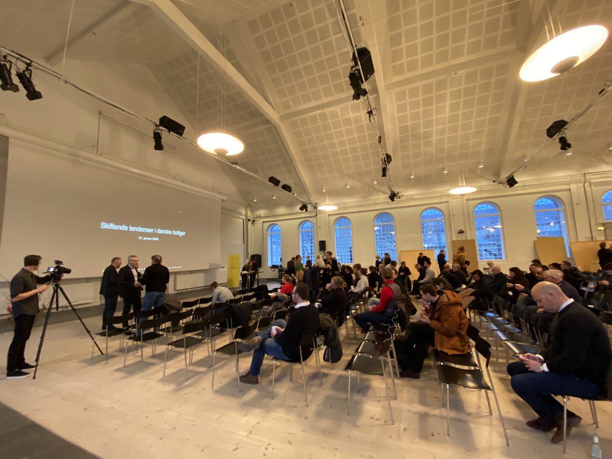 CLTDenmark's tweet photo. Til stede på KADK @Realdaniadk @kunstfond vedr. Boliglaboratorium - vi har løsningen for fremtidens klimavenlige og optimerede boligbyggeri hos CLT Denmark, og har massere af viden og ressourcer at byde ind med! @perthomasdahl https://t.co/jDwzcVNqLQ