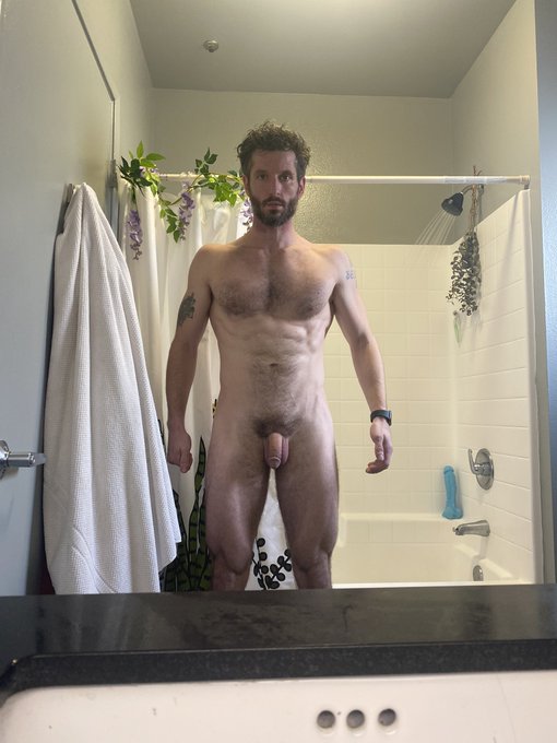 Yea I&rsquo;m a piece of shit. https://t.co/BNNMaFEScF<a href="/tag/silhouettechallenge"class="tags"><span>#silhouettechallenge</span></a>