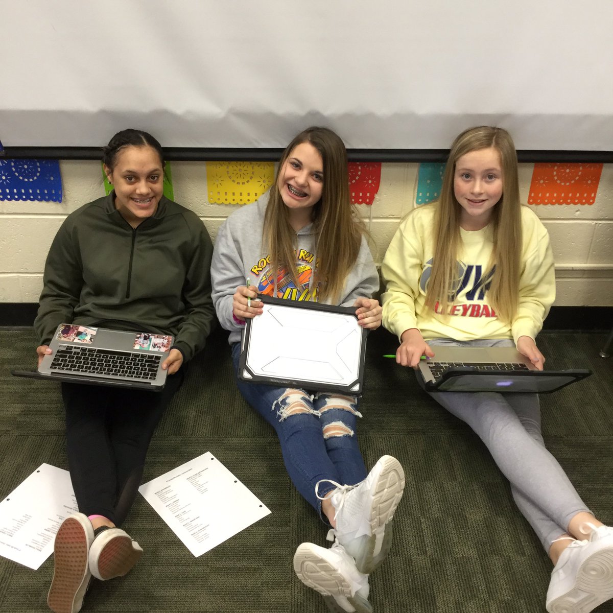 YMSpanish's tweet photo. Using Google Slides to collaborate on our Spanish culture project.
#WeetThatTechYMS https://t.co/4BgxG8qlek
