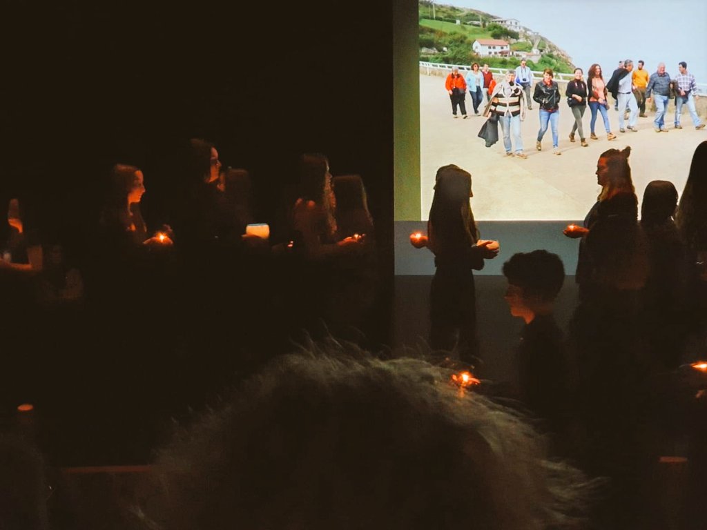 VoBlaNa's tweet photo. Así fue la actuación de #Luzcoræ en representación de todo Voces Blancas del Nalón, en la entrega de premios de la Asociación Yumper el pasado viernes 17.
💙 ¡Muchas gracias por este reconocimiento y enhorabuena al resto de premiados! 💙
#vbn #voblana #Yumper #coralistas https://t.co/ifCAlExyCp