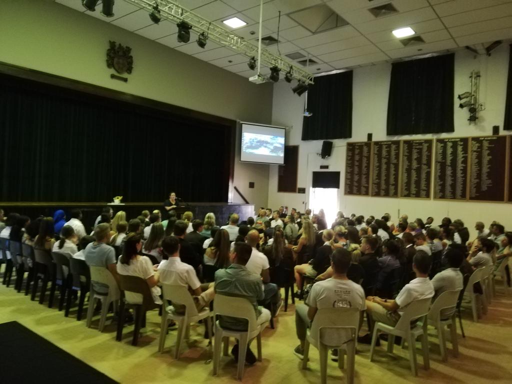 LErasmus2's tweet image. Introducing our Chrome Book 2020 project to the @FairmontFhs parents and grade 9 learners tonight.
#digitalteachingandlearning
#21stcentury#future