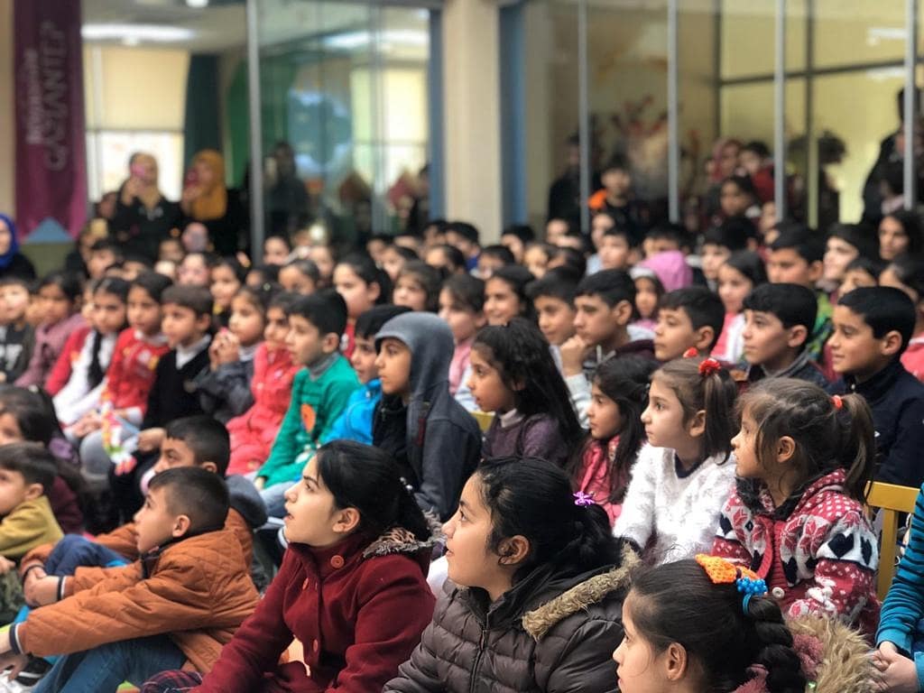 gbbmuzeleri's tweet photo. Geleneksel Türk Gölge Oyunu Hacivat-Karagöz Hasan Celal Güzel Çocuk Kütüphanemizde çocuklarla buluştu,iyiki buluştu😍
Hacivat-Karagöz sanatçıları @hayalisuatveral ve @hayalimerveiken coşkulu bir gösteri, rengarenk atölyenin ardından, çocuklarımıza  sıcacık tebessümler bıraktılar. https://t.co/uu6xQuMj3b