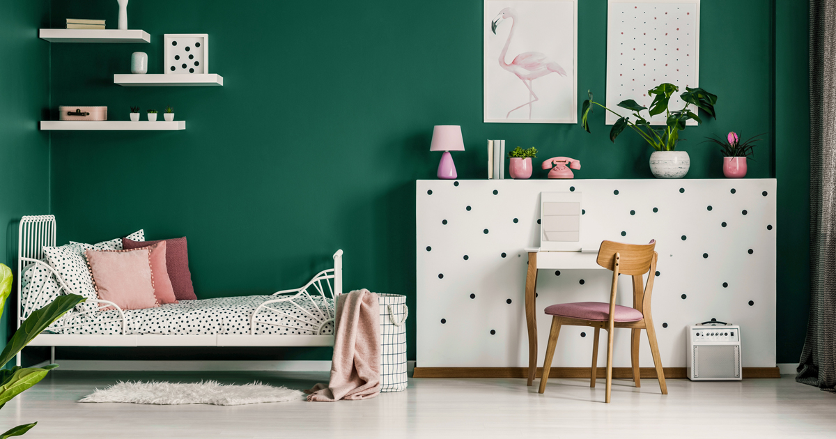 diamondvogel's tweet photo. Start the new year off right with this cheerful color scheme! This versatile palette will bring optimism to smaller spaces in need of a New Year refresh.
#January #NewYear #DIY #studios #interiors #dormroom #winter #colortrends #DVColor #DiamondVogel
https://t.co/DyGLIRV0bq https://t.co/y2N2jJfx2o
