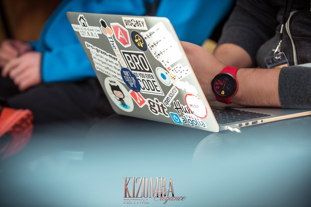 nadouani's tweet image. Nice picture of my old laptop used for a beatmaking and deejaying course during a #kizomba festival. Two generations of @TheHive_Project logo #brodoyouevencode 🥰
