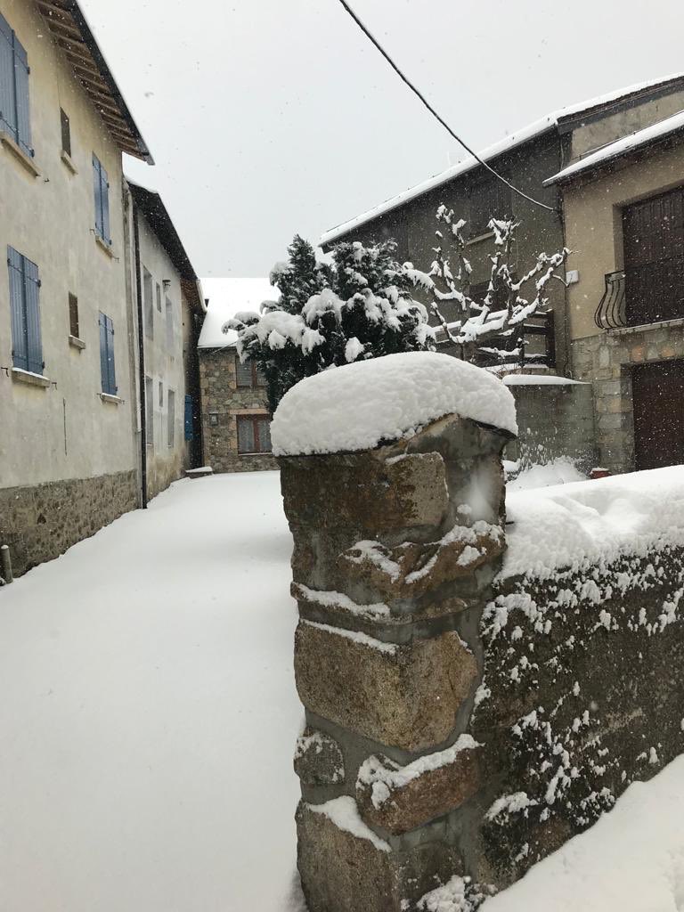 LesAnglesSki's tweet image. ❄️❄️❄️❄️ Petit point Neige ❄️❄️❄️❄️
A 14h sur le bas de station @LesAnglesSki 
Et il neige ❄️ toujours !!
Dame nature est généreuse......
TOP Week-end en perspective !!!

[WEBCAM LIVE] lesangles.com