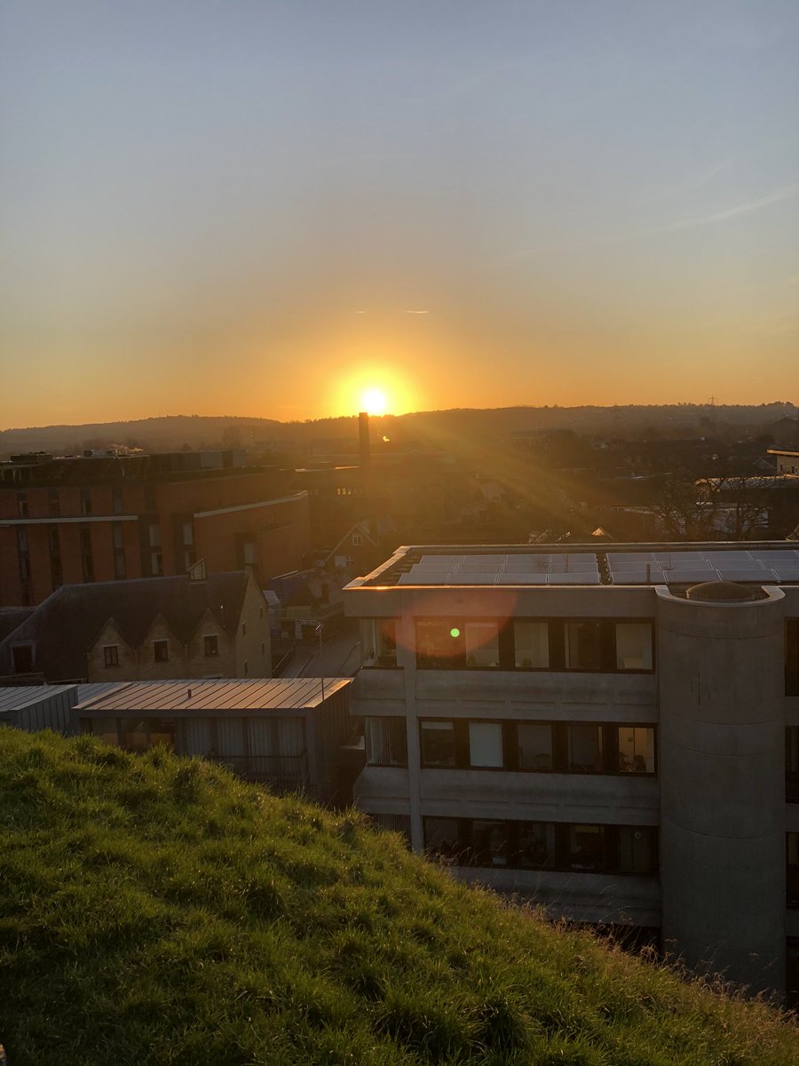 AvanciDavid's tweet photo. Aqui o sol se põe mais cedo pq a gente ta mais perto da borda do mundo
#terraplana #comprovado https://t.co/Wpf4XecA6J