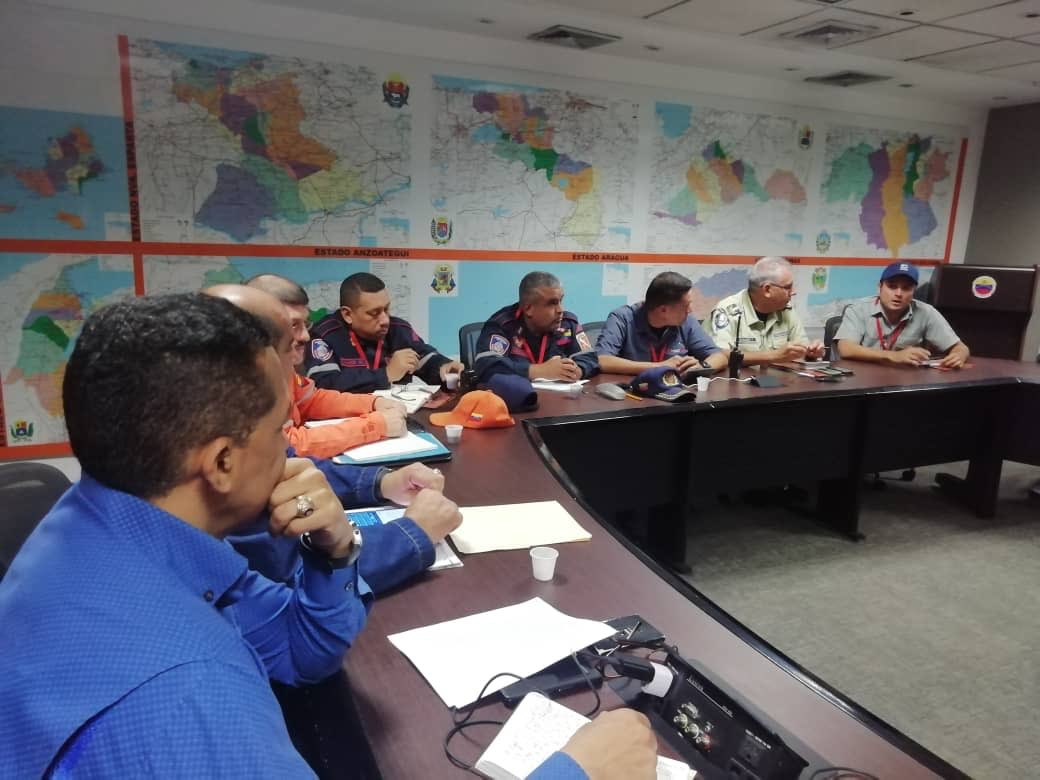 Instalamos mesa técnica integrada por autoridades del @MIJPVenezuela, <a href="/InparquesGobVe/">Inparques_Oficial</a>, #GNB, #PNB, Polimiranda, <a href="/PCivil_Ve/">Protección Civil</a> y Bomberos, que ejecutará un diagnóstico integral del Parque Generalísimo Francisco de Miranda para fortalecer la seguridad y mejorar sus servicios #21Ene