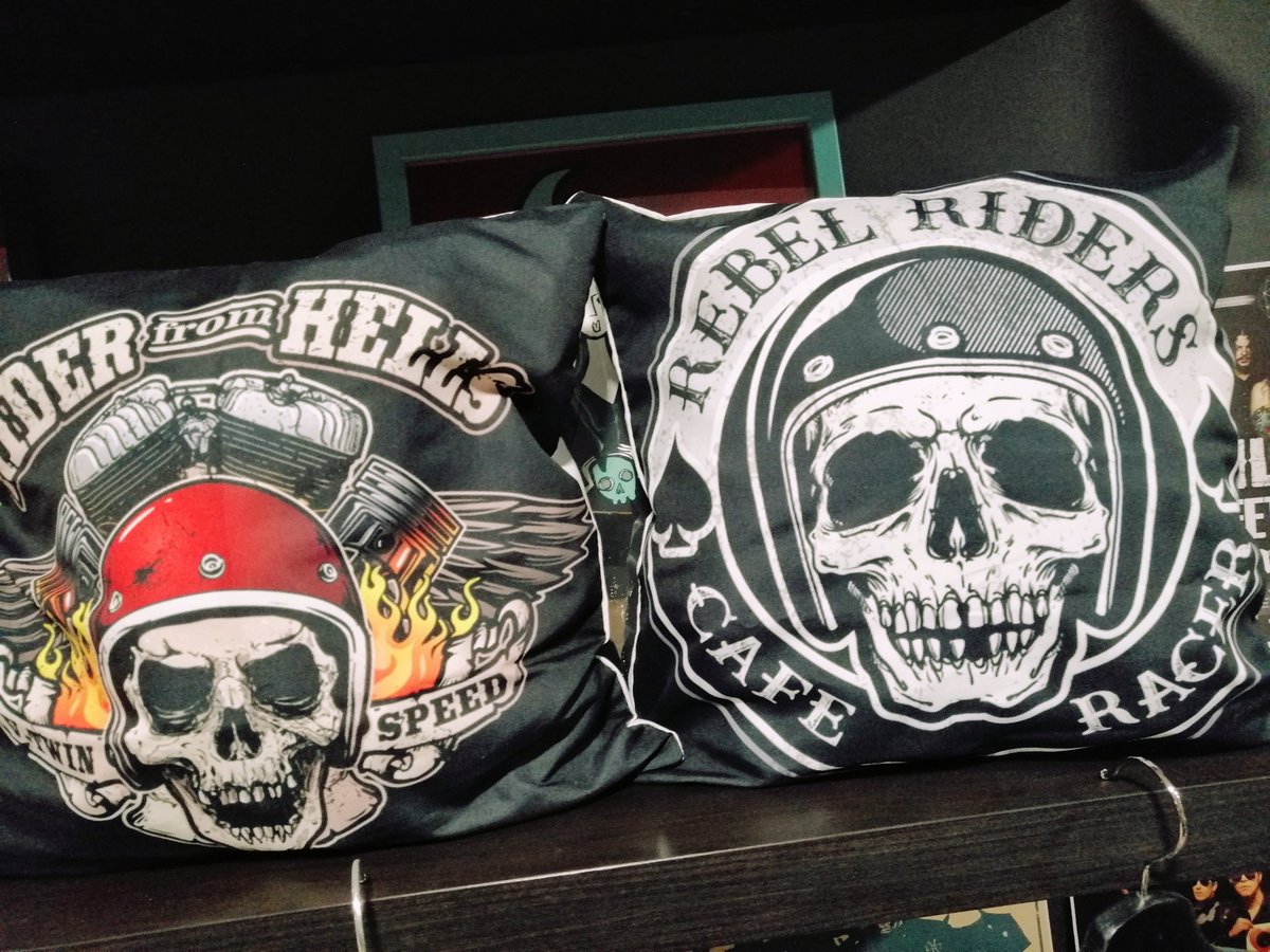 RockinOn's tweet photo. Con estas nuevas fundas para cojines vuestro sofá o cama rezumará clase y estilo a kilotones!! 🤣🤘
#keeponrockinbilbao #rockandroll #chopper #bikerlife #bilbaoshopping #rockstyle #somera #somerarockkalea https://t.co/LFhSw0Jgl5