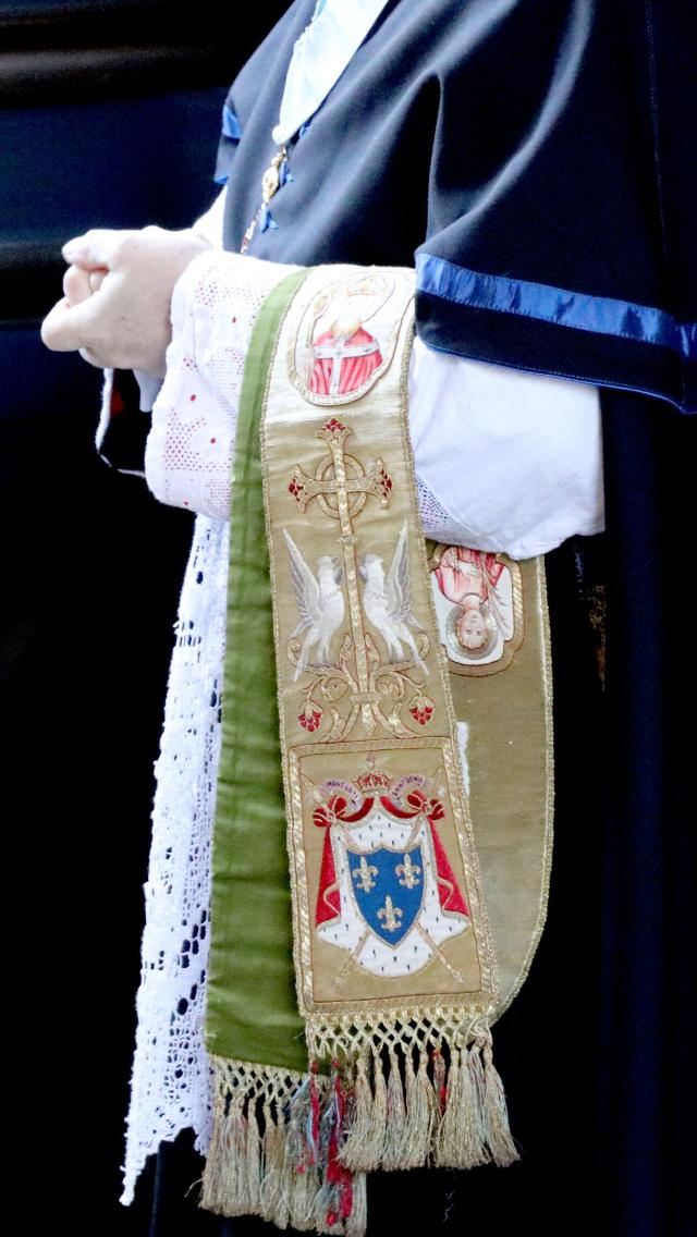 louisducdanjou's tweet photo. Le roi très chrétien, fils aîné de l’Eglise, avait comme objectif d’assurer le bien commun et le salut des âmes. Ne pas se tromper de valeur et rester en cohérence avec sa conscience. Deux siècles après #LouisXVI, la société n’a jamais été aussi éclatée. Elle est à reconstruire ! https://t.co/OecotLPp4z