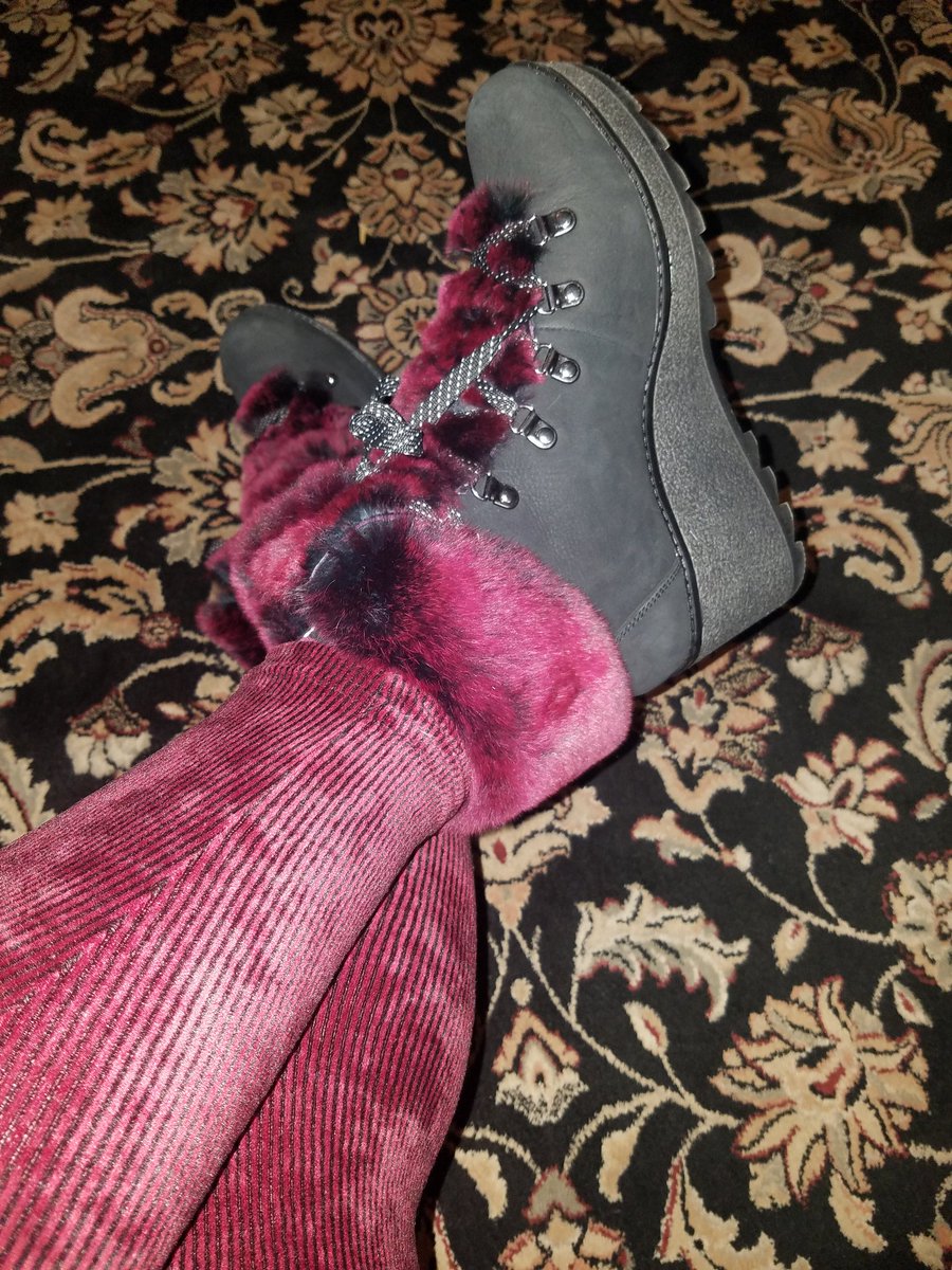WitherspoonRais's tweet photo. Just because it's cold, doesn't mean you can't have fun #beingme #shoeporn #rockingitout #funwithcolor https://t.co/ZzF0XwatC7