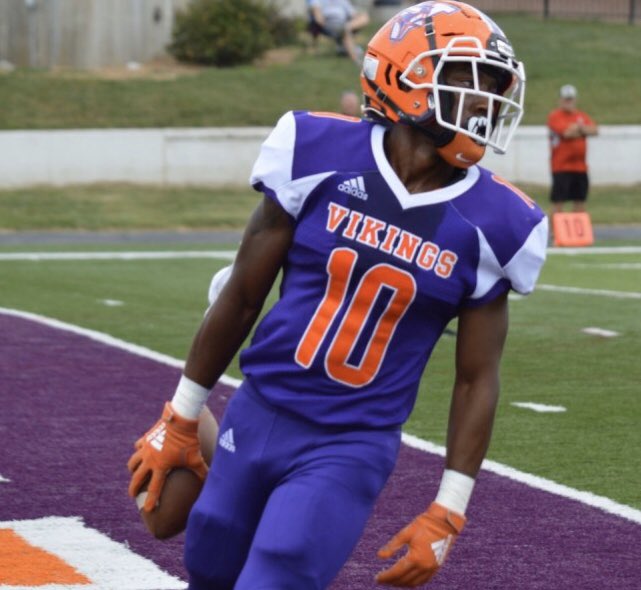 NLMari2's tweet photo. Blessed to receive my first offer from Missouri Valley🙏🏽 #Humble 
@donnieburchfiel @coachmontyroe @training_l https://t.co/EiiI5lnT1X