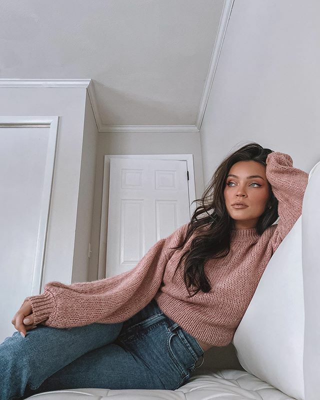 SMLx0's tweet photo. 💭 daydreaming about laying on a beach instead of this couch in my dogs’ room (yes they have their own room) video on this blush toned makeup look went up this week if you haven’t watched yet ▶️ https://t.co/ShfAkjbjEC https://t.co/wiiGjIWJpJ https://t.co/fw8Sqdl2ah