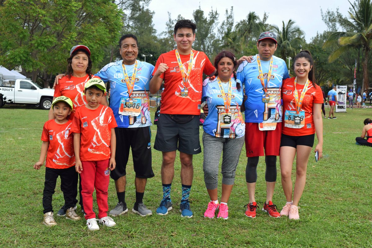 CarreraUNNE's tweet photo. El equipo de Corredores de @CorporativoUNNE participó en la 16ª Edición del Medio Maratón Puerto de #Veracruz 2020... ¡felicidades! 🏆👟👏🏽
#MMPV2020 #CarreraUNNE #YoElegíCorrer #AmoCorrer #21k https://t.co/XljR8pgv4C