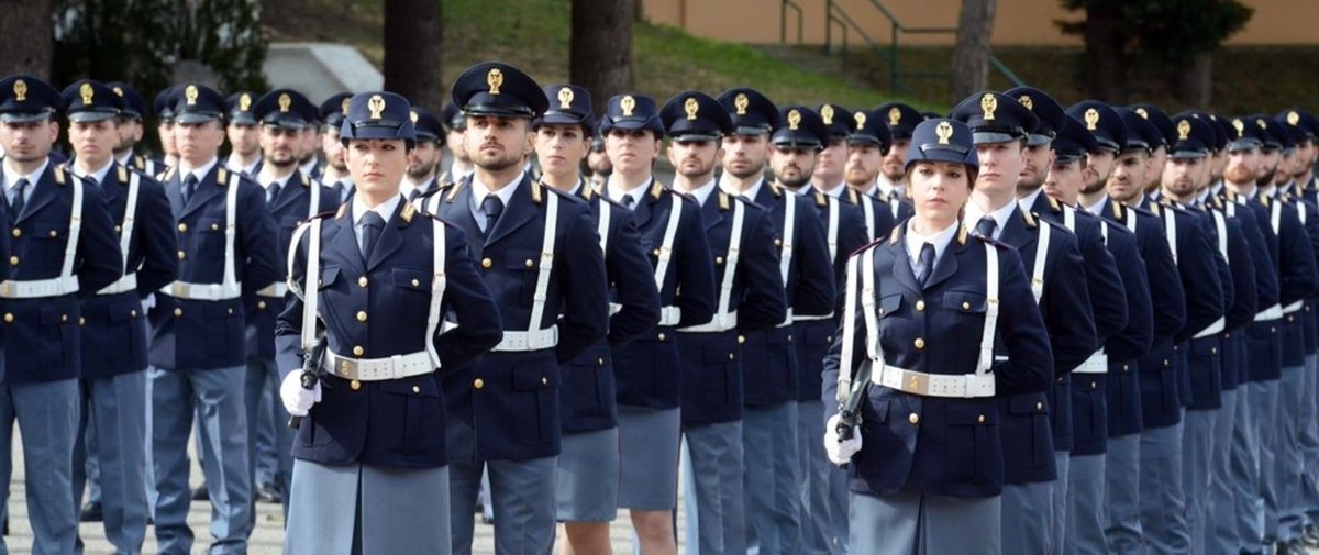 figsardegna's tweet photo. I giovani sardi sostengono @tripodimaria per l'emendamento al Milleproroghe per risolvere la grave situazione di 455  aspiranti agenti di Polizia. Il governo ha abbassato il limite di età da 30 a 26.Esclusione ingiusta e ingiustificata.@SalvoCicu @LiciaRonzulli @andreammelis https://t.co/7ErKNgp9mD