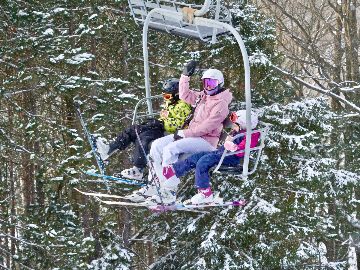 Bring the family to the slopes for $59!
Sundays in January, February &amp; March are Family Fun-Day Sunday. Package includes lift tickets, ski or snowboard rentals and a beginner group lesson for a family of three from 3 pm to close for only $59. caberfaepeaks.com/cool-deals/fam…