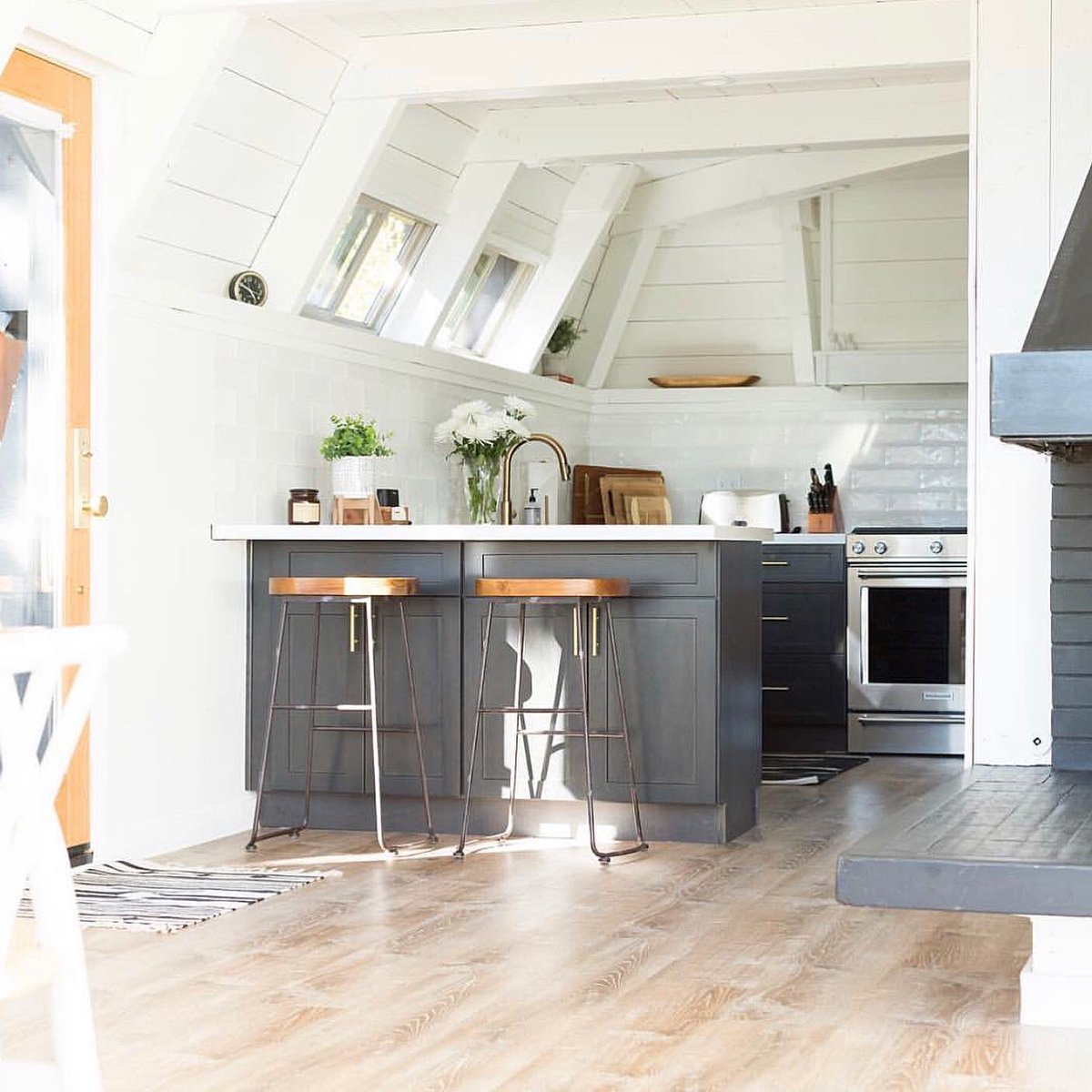 paintlineco's tweet photo. #PaintTip: Have you ever had the challenge of refinishing a dark kitchen? By throwing some #whitepaint on the walls & ceiling, choosing a light colored #woodfloor, and adding a #glassdoor you can make the space feel much brighter. This reno by @stuga_style is a perfect example! https://t.co/7qBL1dFcW8