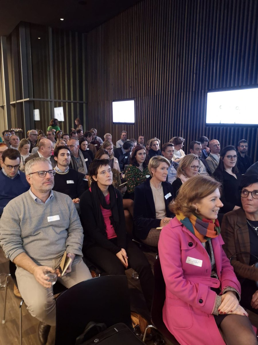 VokaWVL's tweet photo. Is #HR klaar voor AI? Daar gaan onze sprekers @daviolarnout van @radix_ai en @stephenlernout van @nalantis_ai vanavond dieper op in tijdens ons 3e seminarie van #aiacademy. Meer dan 70 AI-believers vonden alvast hun weg naar het Skyline Park in Izegem! #daaromVoka #SamenGroeien https://t.co/n5ZadOph8Y