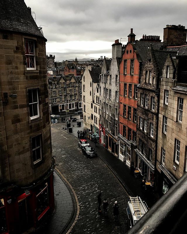 Jackxsampson's tweet image. Who can spot the Union Jack? 🇬🇧 .
.
.
.
.
#edinburgh #aseasonalshift #bitsofbuildings #postcardplaces #suitcasetravels #winterstories #visitscotland #visitedinburgh #itsprimupnorth #culturetrip #photosofbritain #visitbritain #hiddengems #thisisscotland #… ift.tt/38rC547