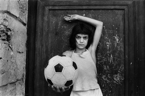 rexberkhamsted's tweet photo. Letizia Battaglia’s photography 🎞 

“In #ShootingtheMafia, filmmaker Kim Longinotto documents the life and work of the seminal photographer, whose unsettling yet beautiful images were instrumental in dismantling the romantic narrative painted of the Mafia” @Dazed 

On tonight! https://t.co/Ryf2HC6XNE