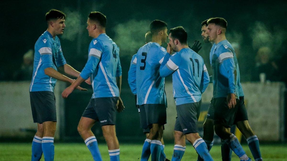 fiberkshire's tweet image. A great big bunch of @gneil45 images up on our Facebook page now from @WoodleyUtdFC v @DTFCDevelopment on Monday. It looks cold....! View them here facebook.com/pg/footballinb…