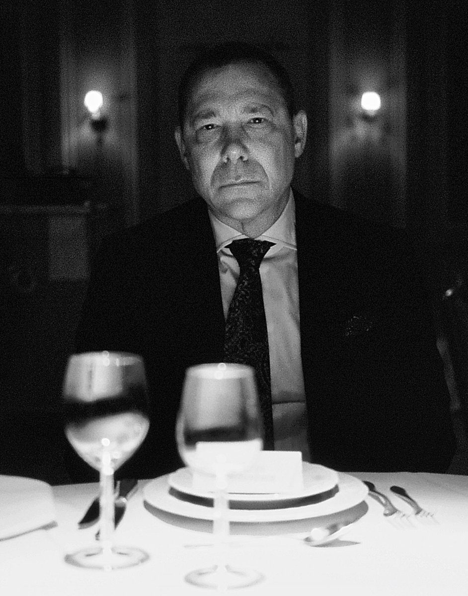 beardamen's tweet photo. Took this of the amazing Hans Kesting on the set of @AresNetflix @NetflixNL @netflix #nikonfm2 #35mm #powerplay #ilford https://t.co/I7V5X4LqhM