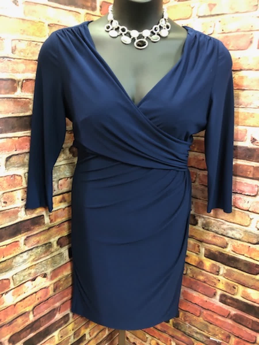 Looking for an affordable, cute dress for a night out? This #FrugalFashion outfit from #styledbystef is just what you need!

Ralph Lauren 14P Navy Wrap Dress for $6.50

Statement Necklace $8.00

Entire Look $14.50

#themoreyouknow #newleafconsignment