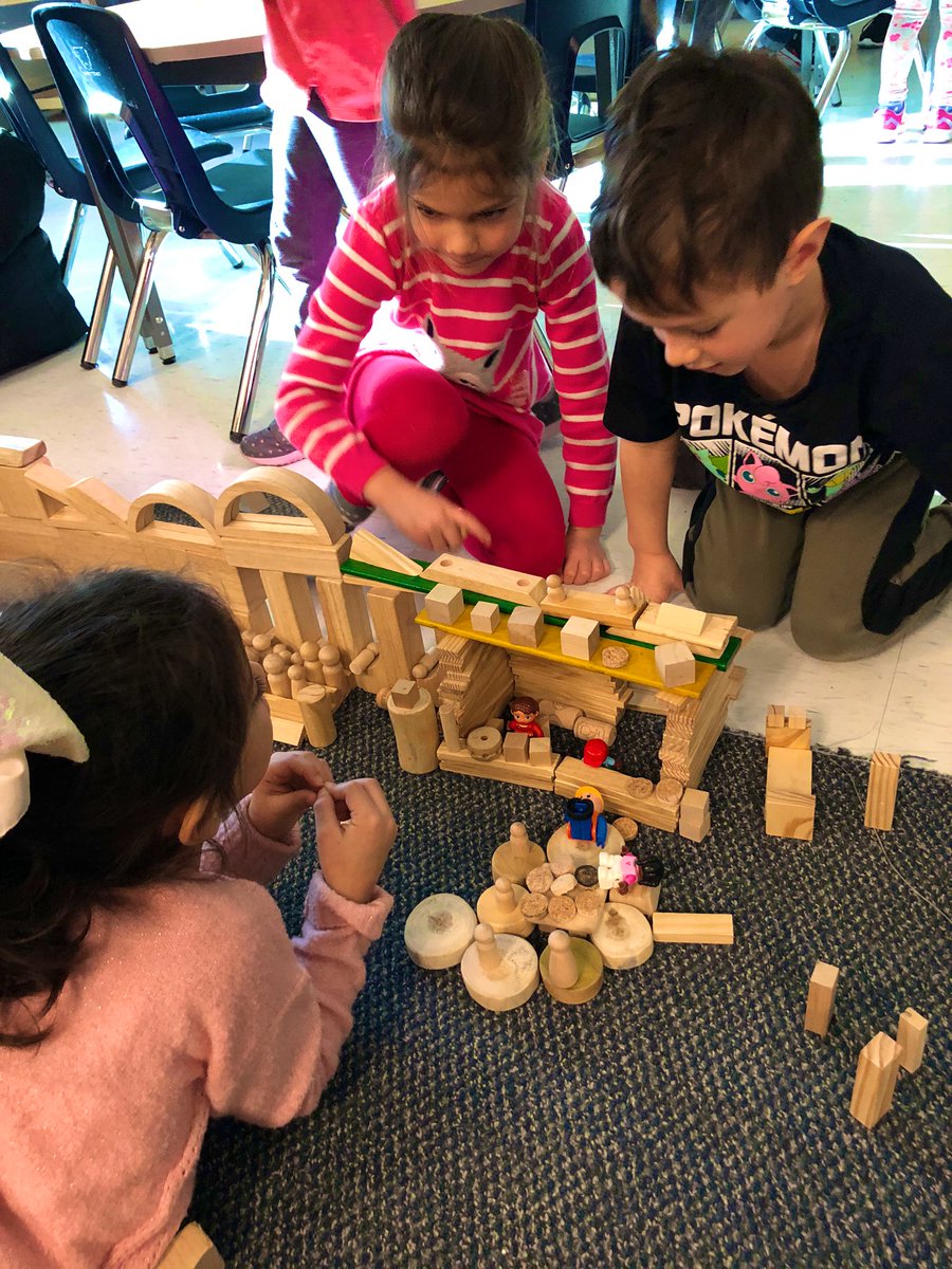 mrs_bennettkhps's tweet image. The students were very interested in building a city today. They collaborated and shared their creativity with the educators and their peers. #structures #spatialconcepts @KanataHighlands
