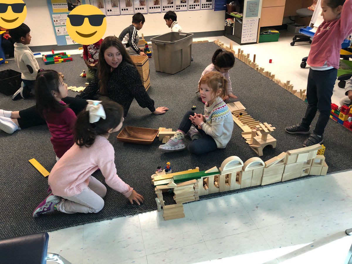 mrs_bennettkhps's tweet image. The students were very interested in building a city today. They collaborated and shared their creativity with the educators and their peers. #structures #spatialconcepts @KanataHighlands