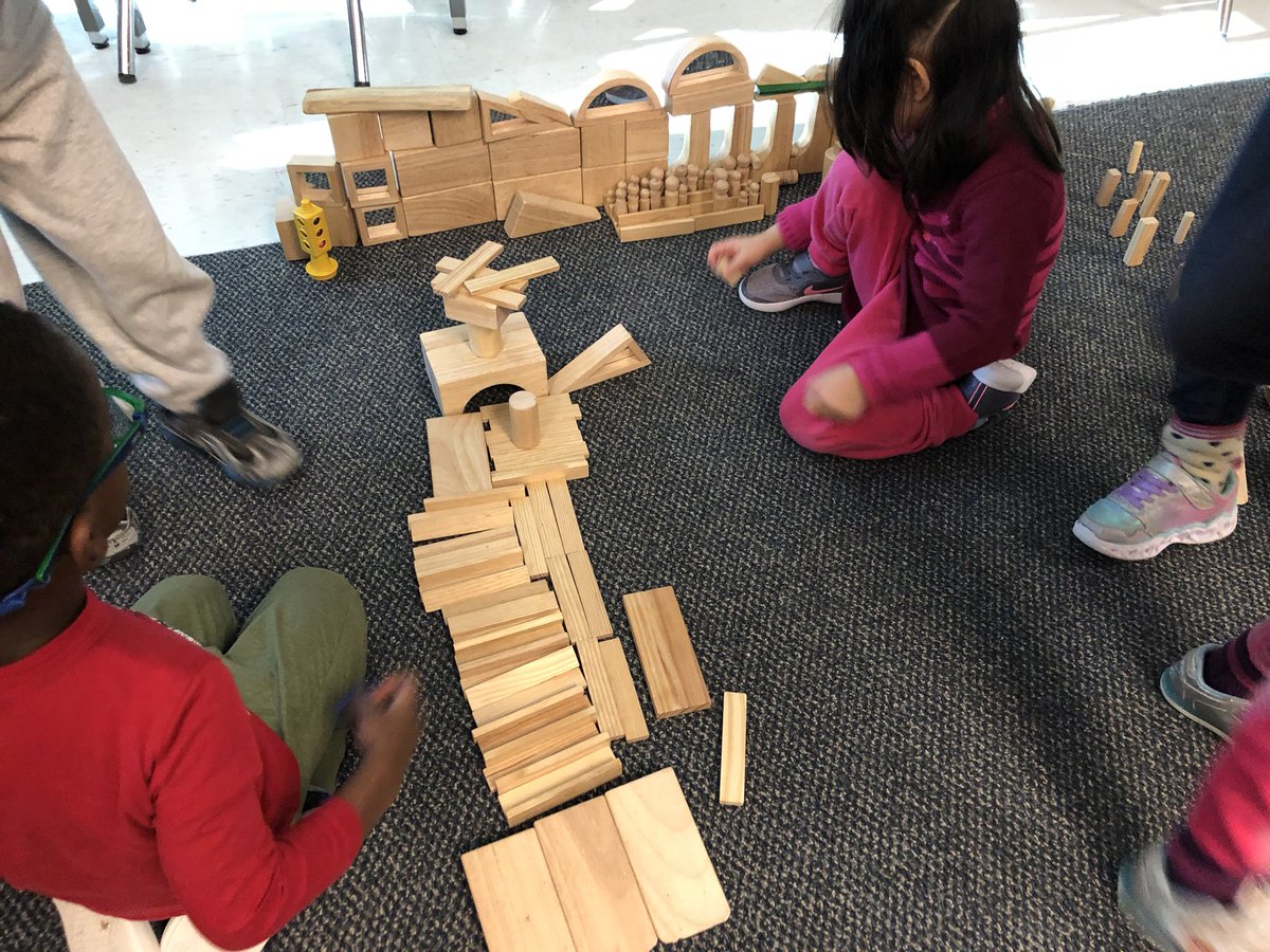 mrs_bennettkhps's tweet image. The students were very interested in building a city today. They collaborated and shared their creativity with the educators and their peers. #structures #spatialconcepts @KanataHighlands